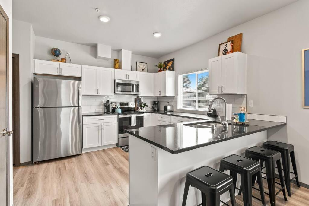 New 2 Bed 2 Bath Near Perry District And Dt Apartment Spokane Bagian luar foto