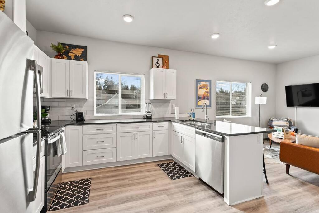 New 2 Bed 2 Bath Near Perry District And Dt Apartment Spokane Bagian luar foto